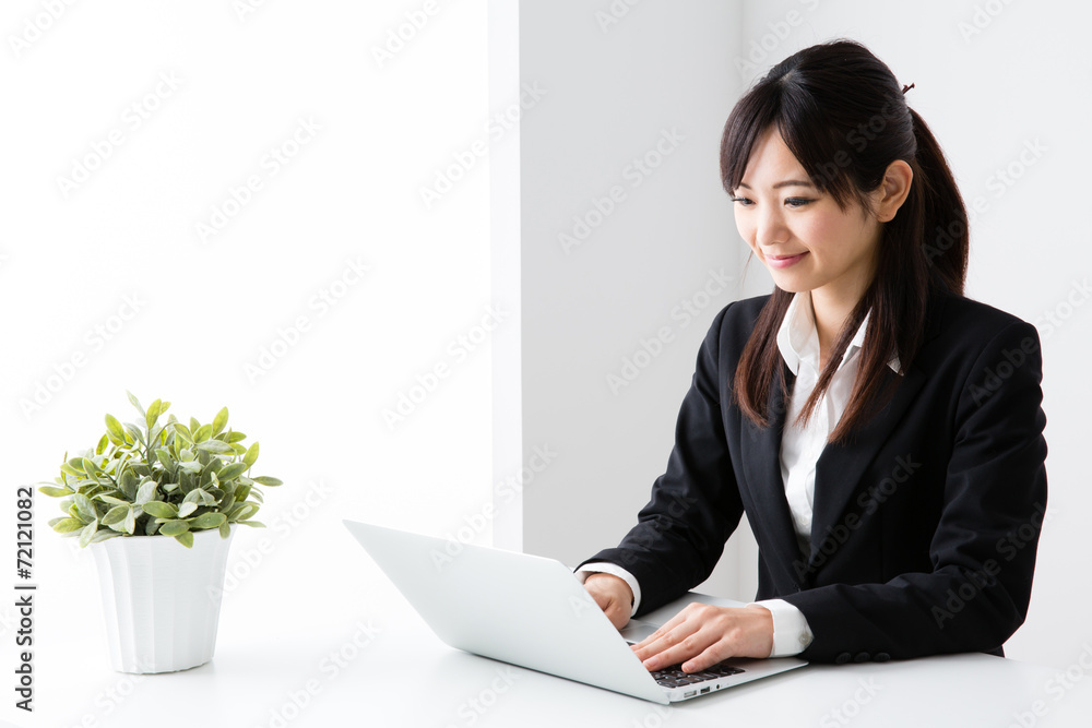 asian businesswoman working in the office