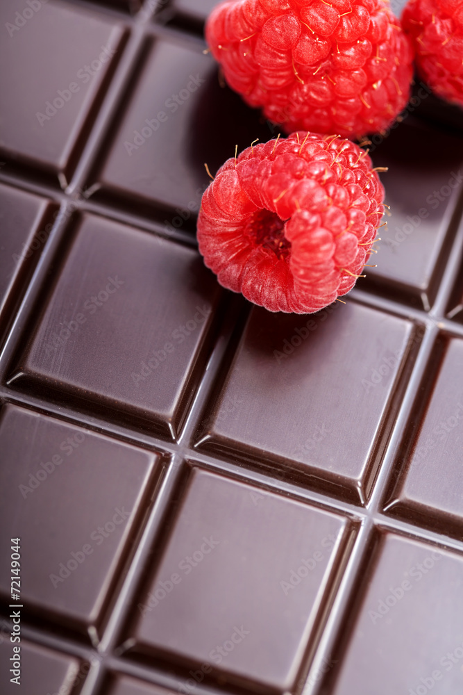 dark chocolate bar with raspberry