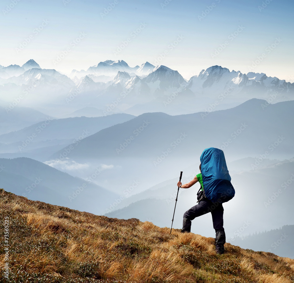 登山旅游者。积极的生活理念