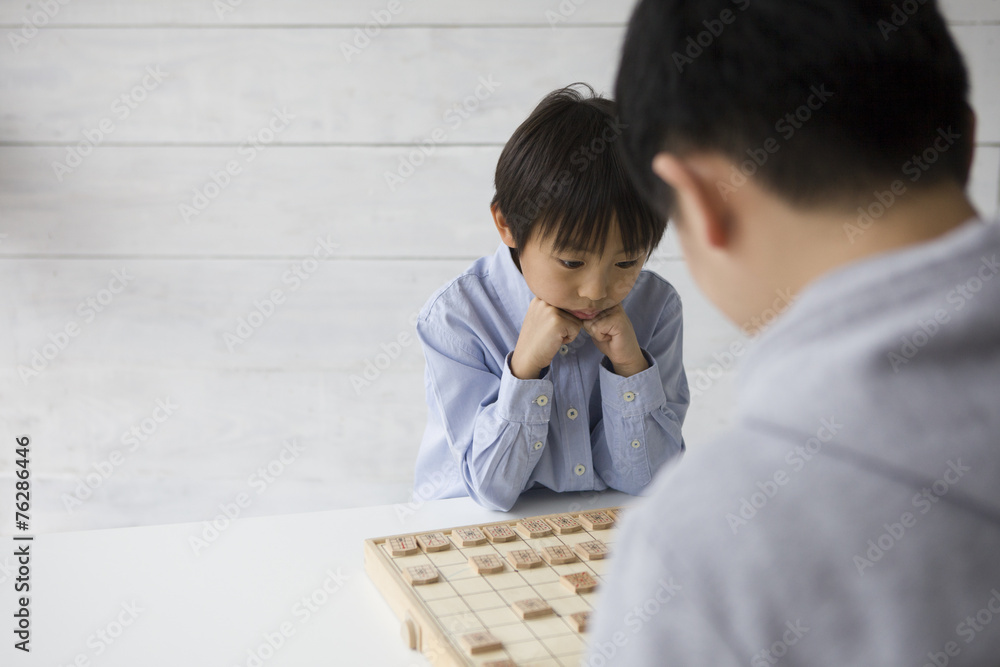 亲子玩棋盘游戏