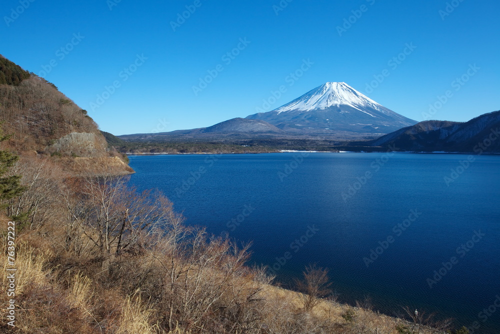 冬季富士山和Motosu湖