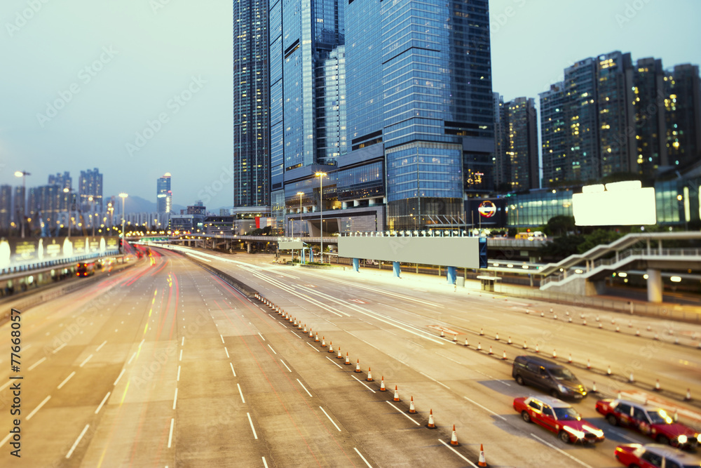 现代城市香港夜间城市道路