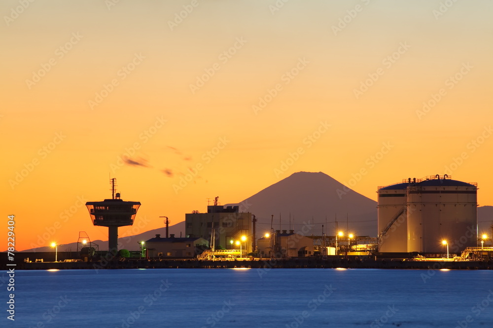 日落时分富士山的美丽日本工业区