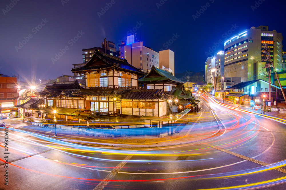 日本松山多戈温泉浴场的城市景观