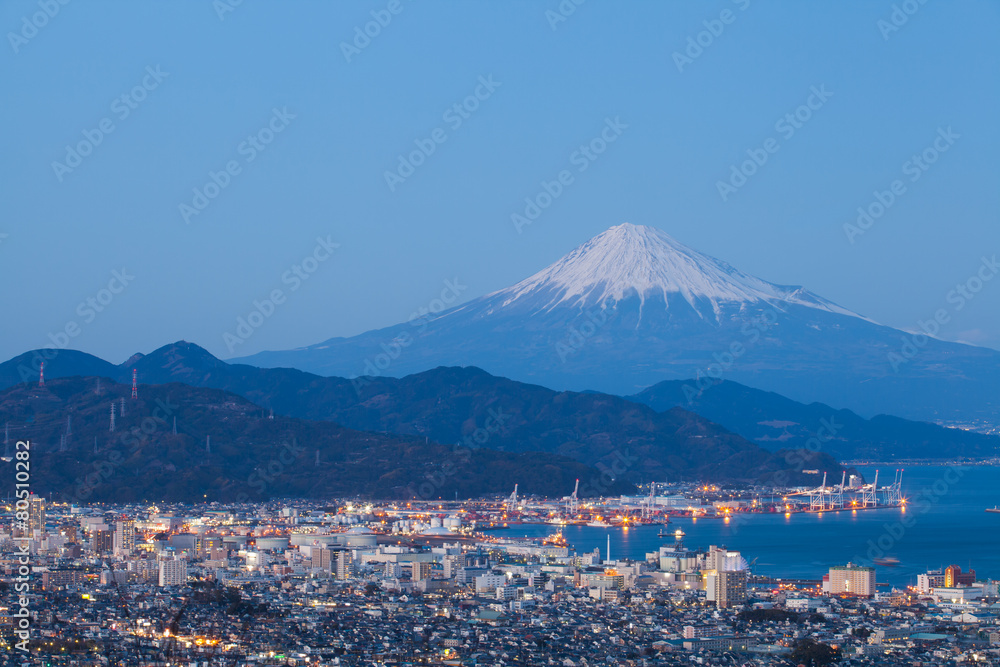 冬季的富士山和清水市。