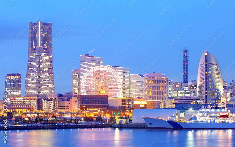 夜景下的米乃都地区横滨天际线……