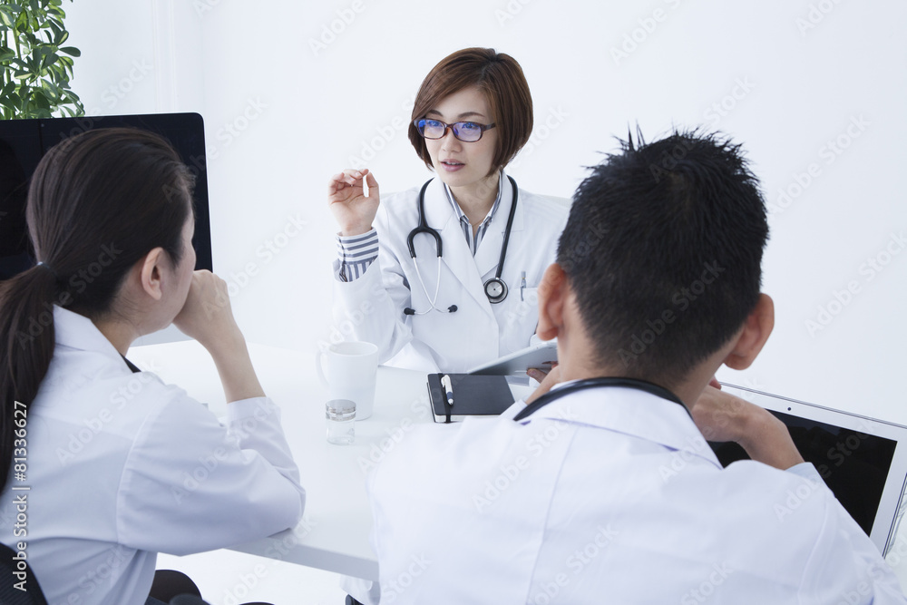 Doctors are discussing the treatment policy