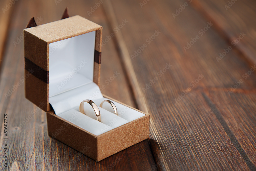 Wedding rings with case