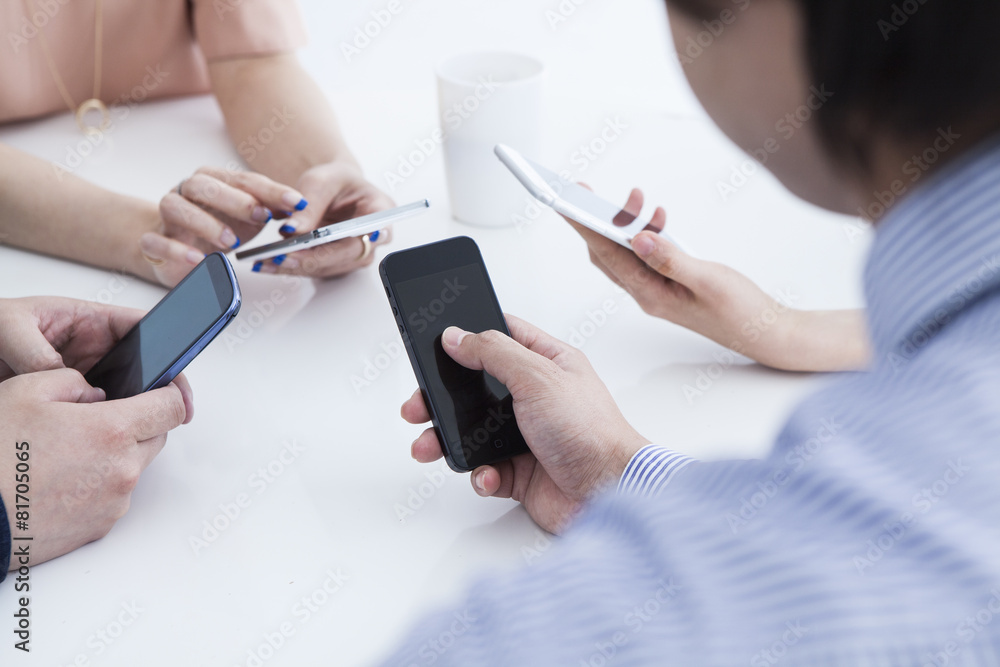 Businessmen who are talking while watching the mobile phone