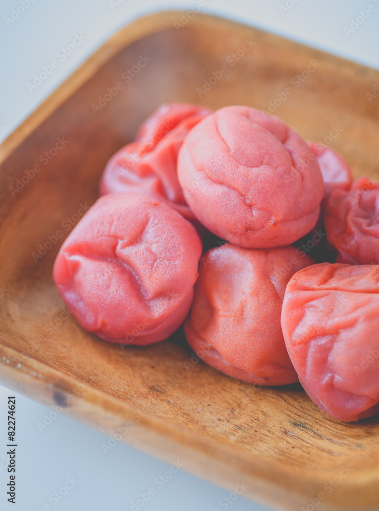 Umeboshi，日本食品盐李子或腌李子