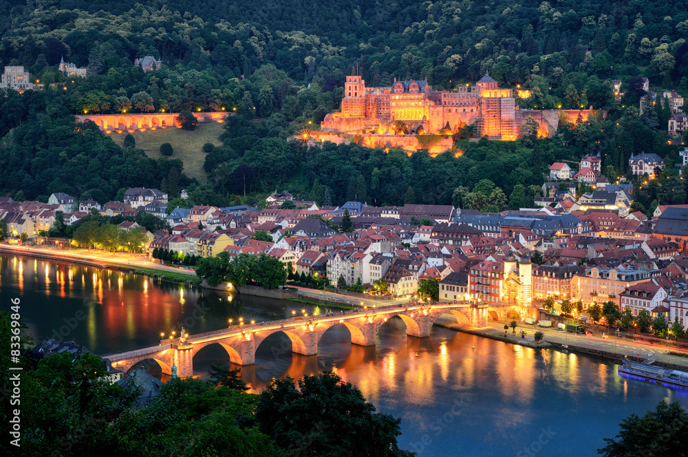 Heidelberg bei Abenddämmerung