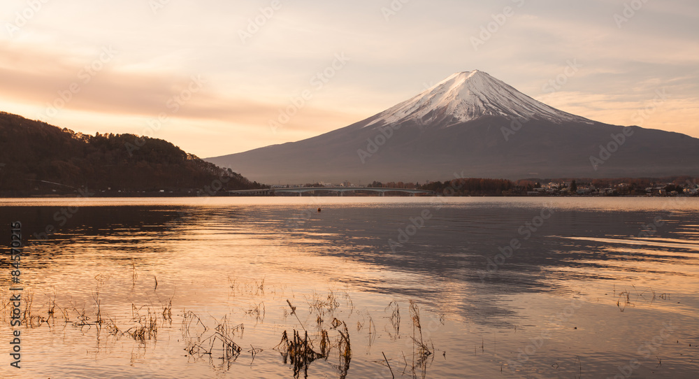 清晨的富士山和河口湖