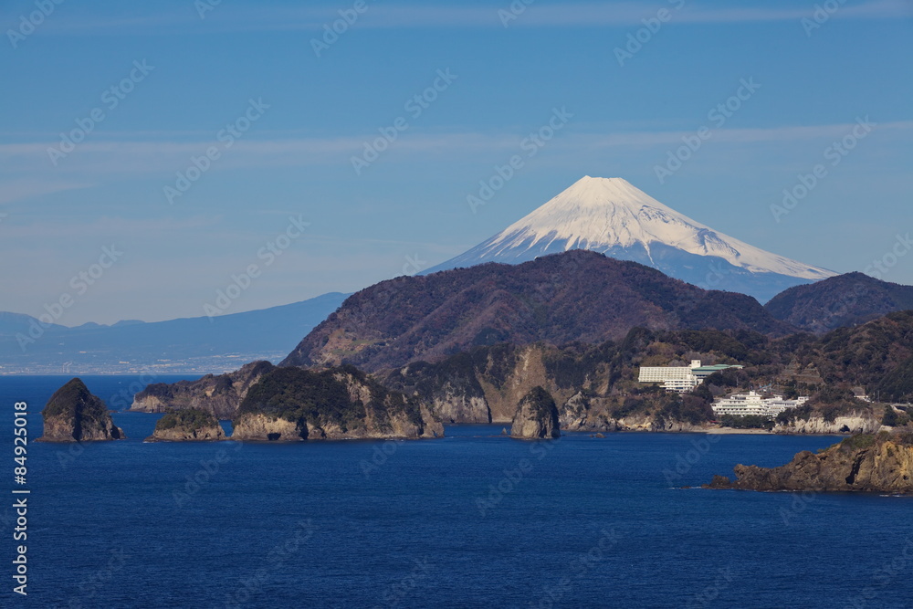 从伊豆市静冈出发的富士山和大海