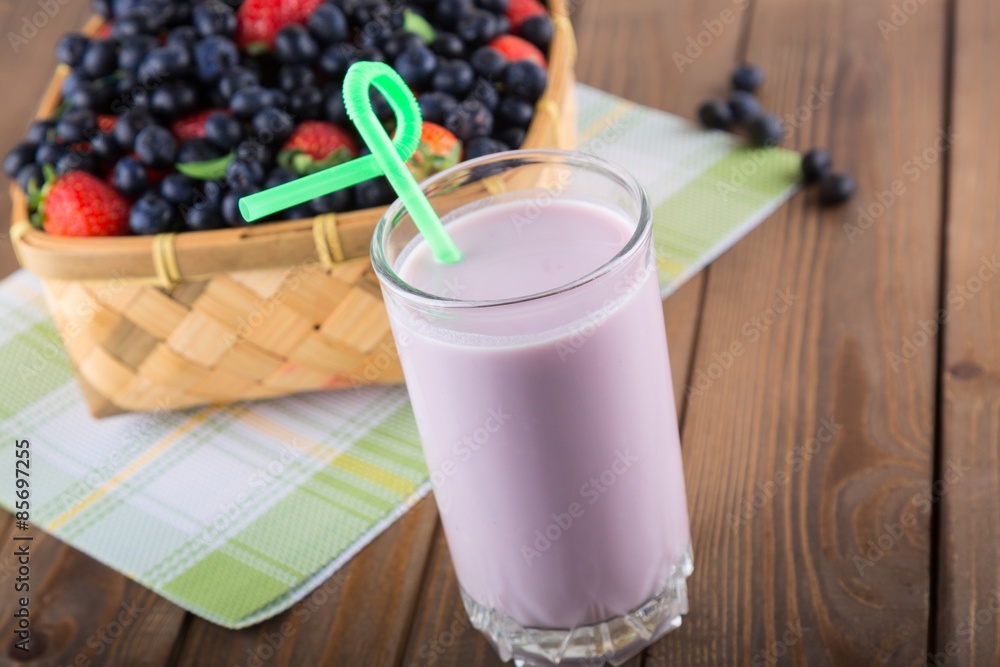 Fruit, food, straw.