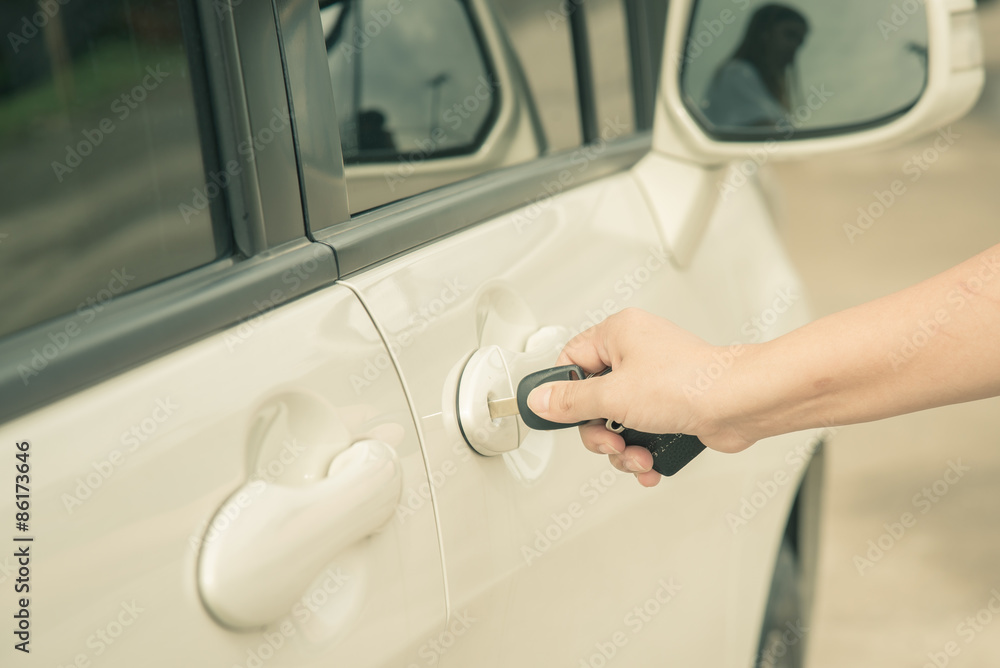 亚洲女性开汽车