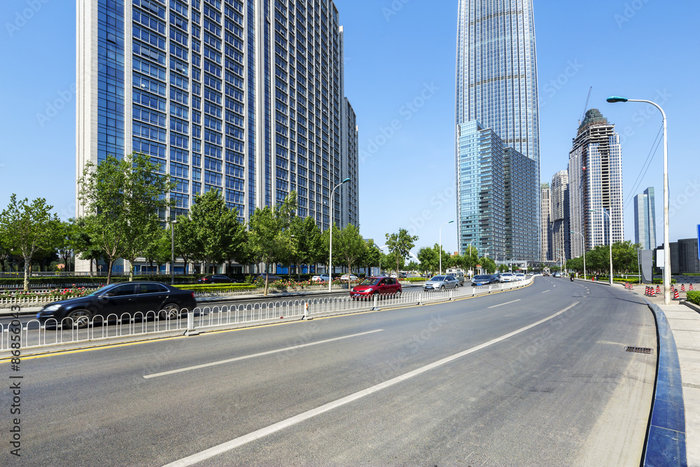 空置路面的现代城市