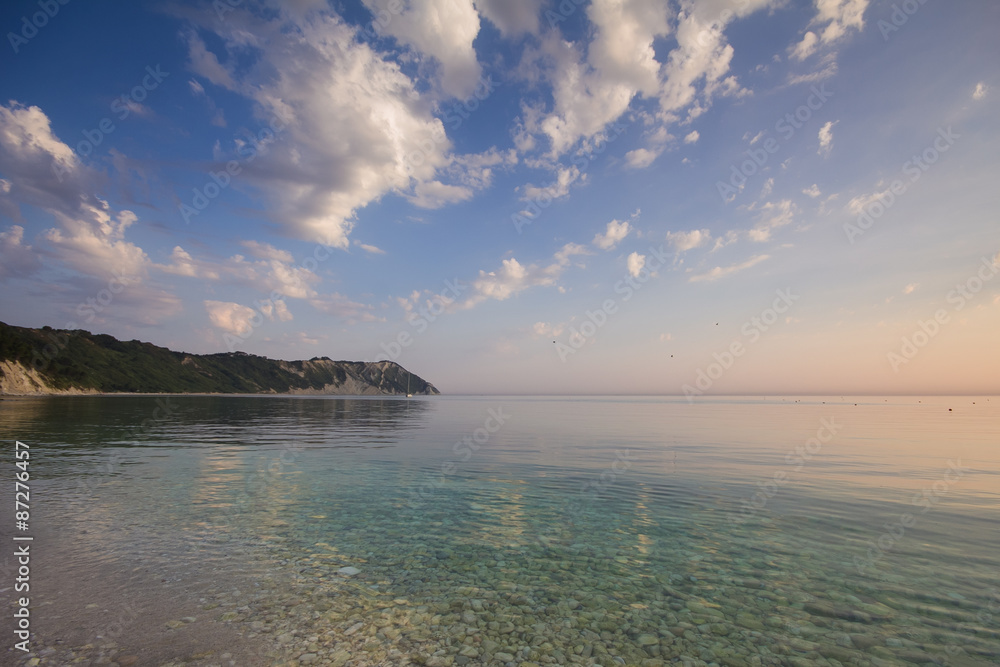 Alba presso la baia di Portonovo al Conero