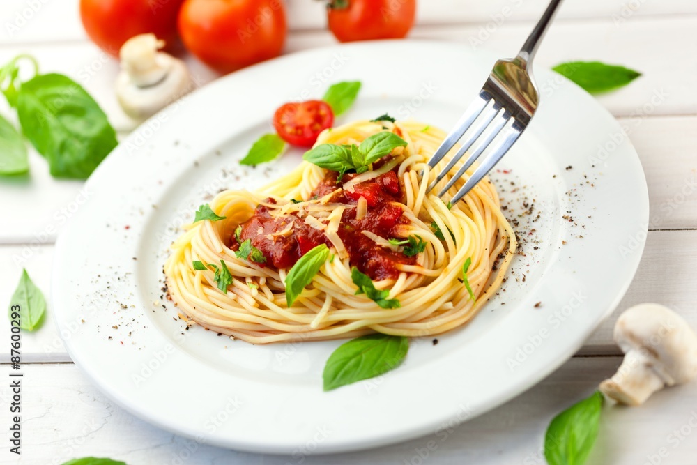 Pasta, tomato, food.