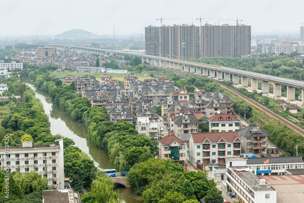 鸟瞰城市郊区住宅区风光