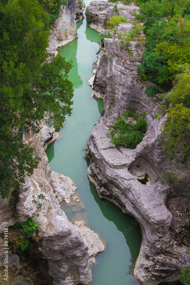 Marmitte dei giganti sul fiume Metauro vicino Fossombrone