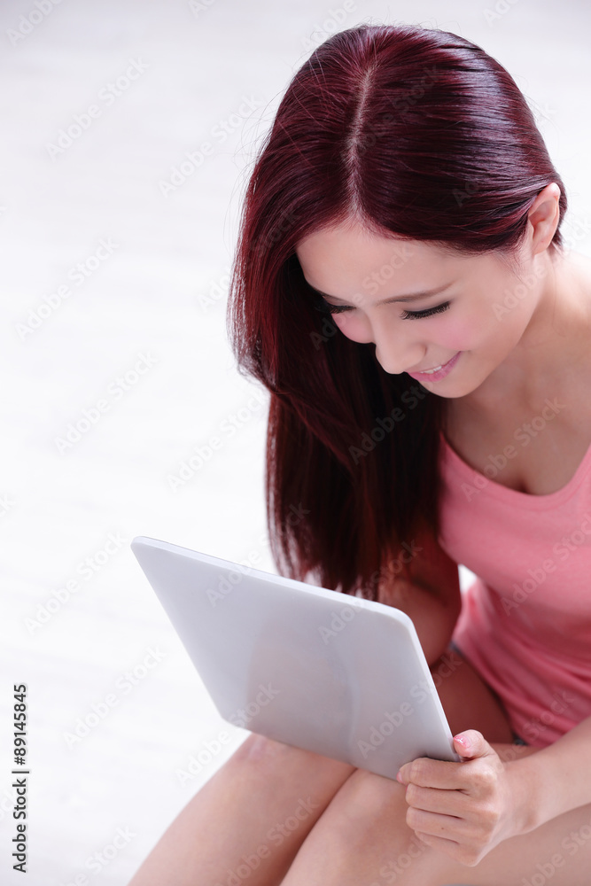 woman smile using tablet pc