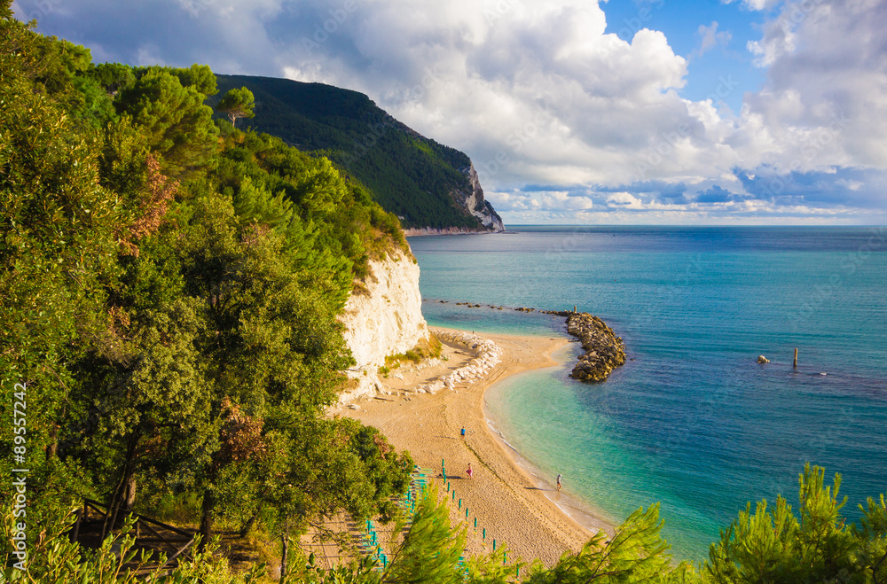 Spiaggia urbani di Sirolo，Conero，Marche-意大利。