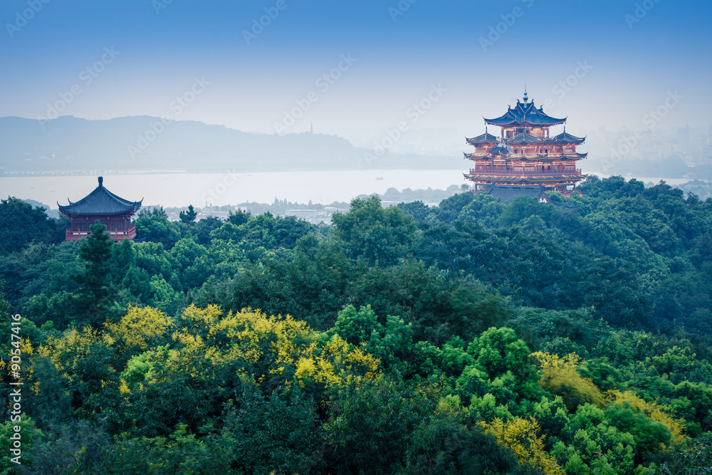 中国杭州-2015年8月31日：中国传统城隍阁建筑风景