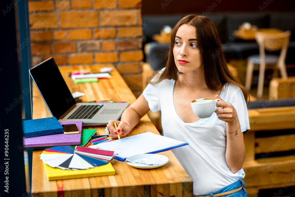 Working or studing in the cafe