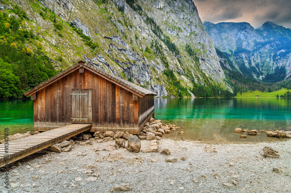 欧洲巴伐利亚州Berchtesgaden Obersee高山湖上的船码头