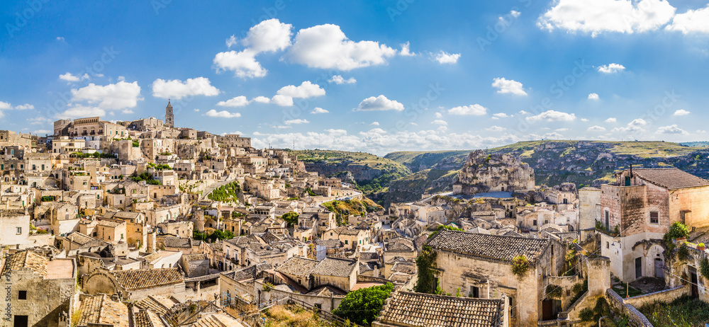 日出时的马泰拉古镇（Sassi di Matera），意大利巴西利卡塔