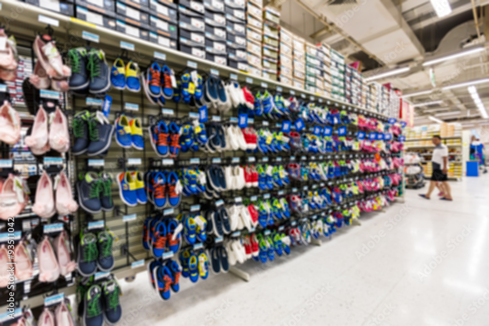 supermarket aisle,  fuzzy background。