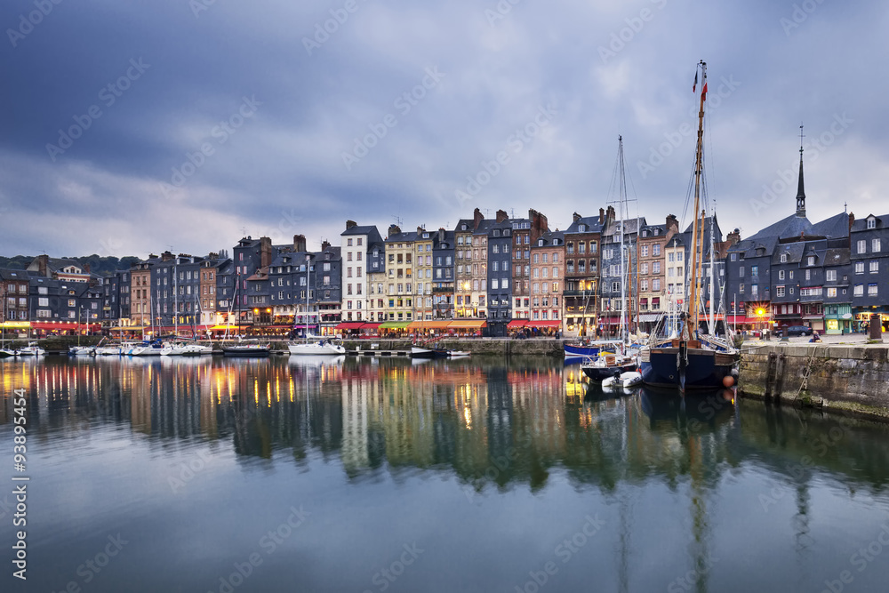 日落后的Honfleur