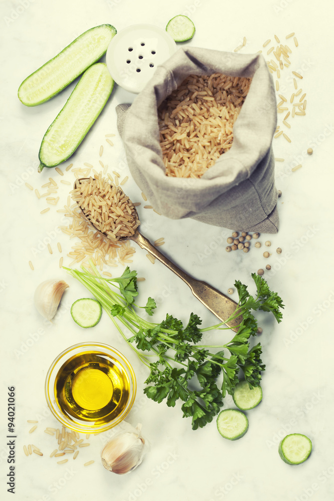 Brown rice and raw fresh vegetables