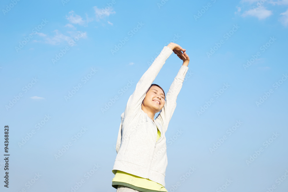 準備運動する女性