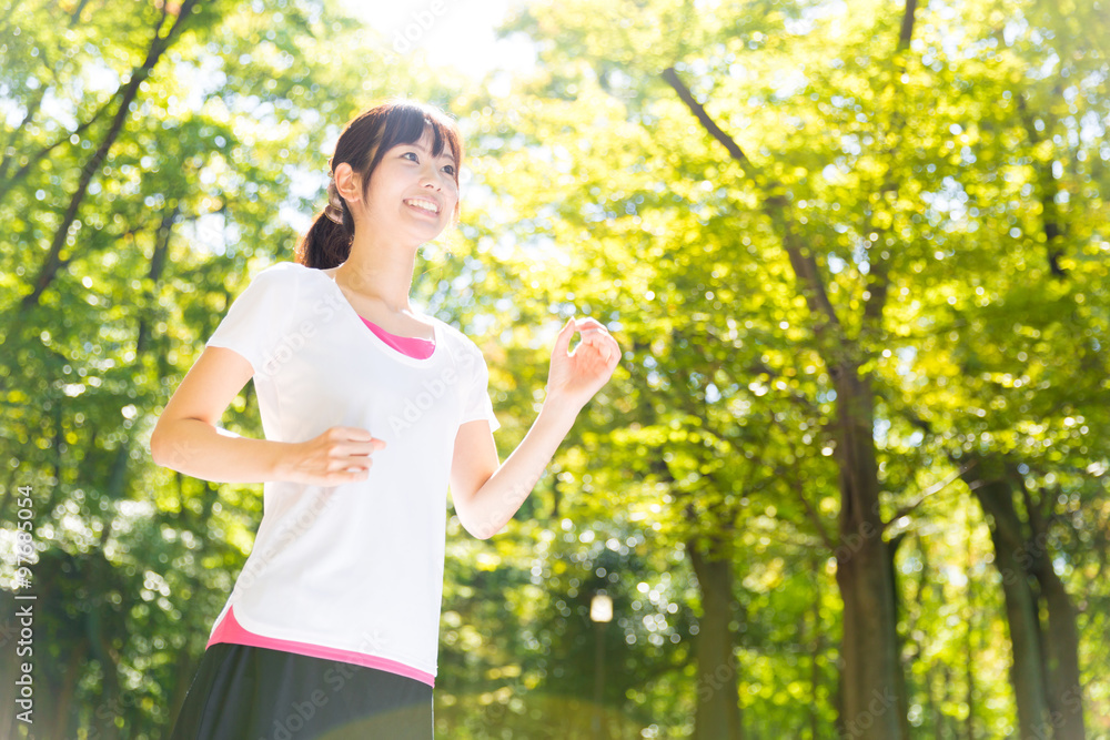 亚洲年轻女性慢跑形象