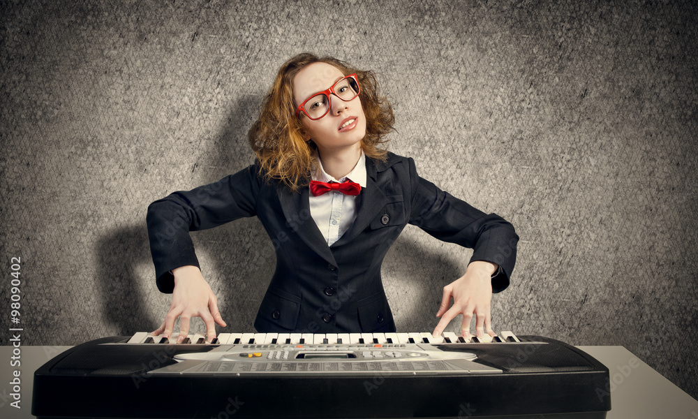 Mad woman play piano