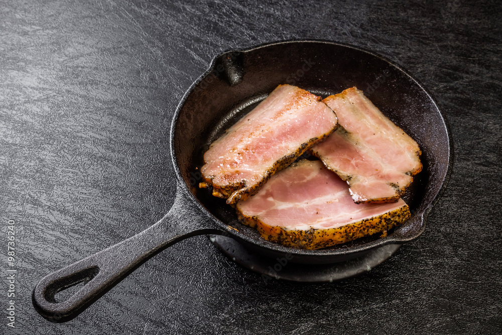 厚切りベーコンとスキレット鍋　 bacon steak and iron pan