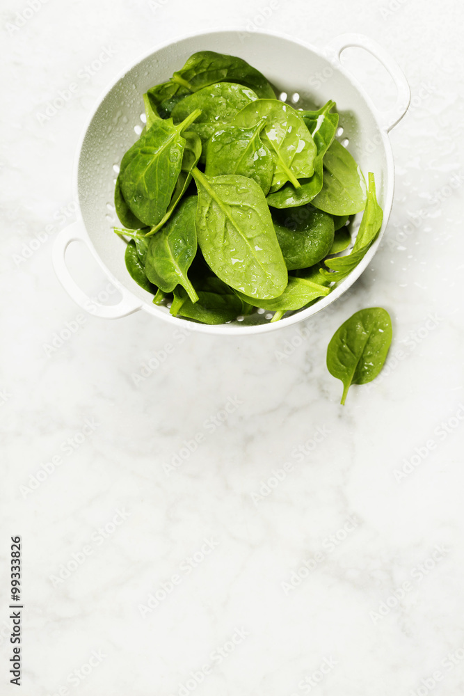 raw fresh spinach