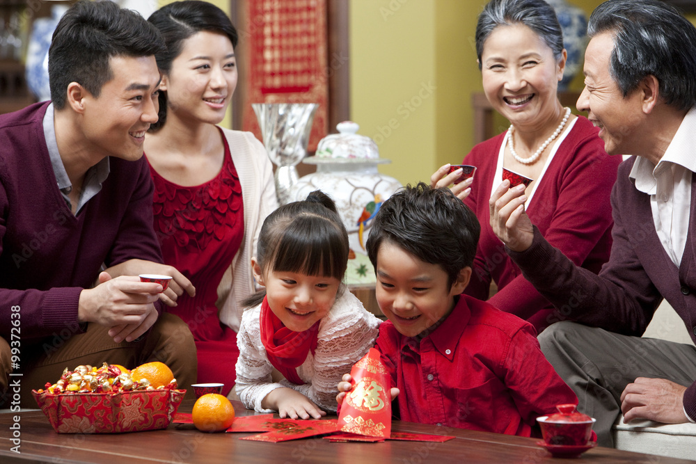 大家庭庆祝中国新年