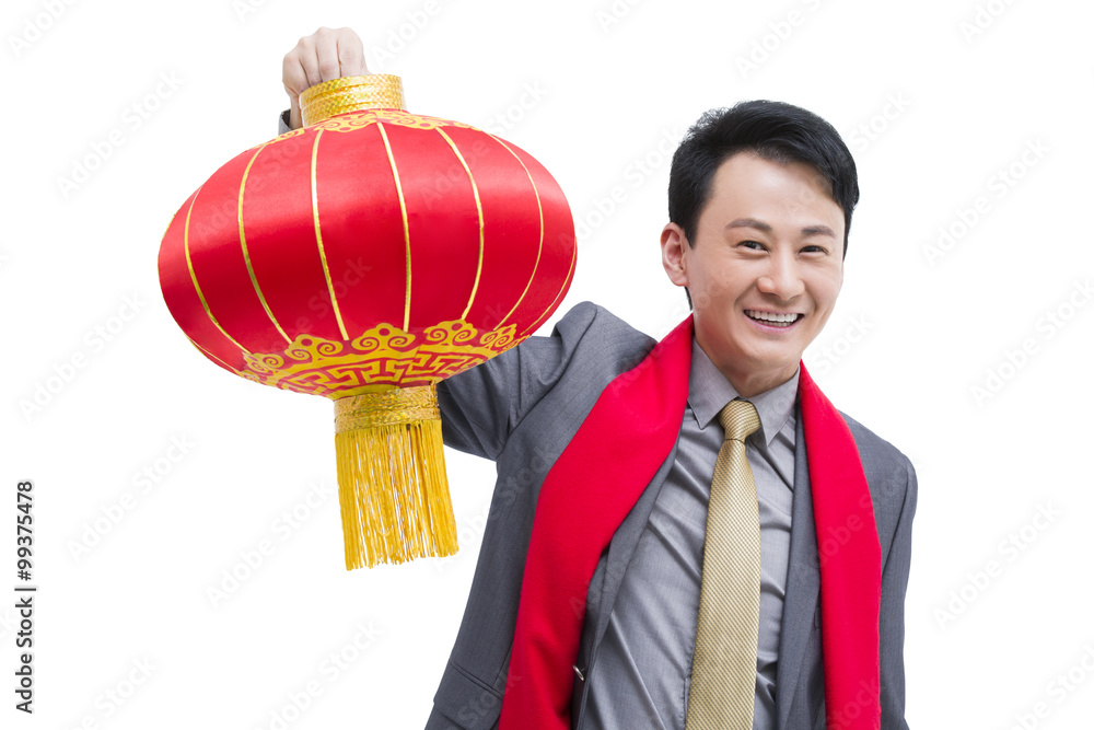 快乐商人提着红灯笼庆祝中国新年