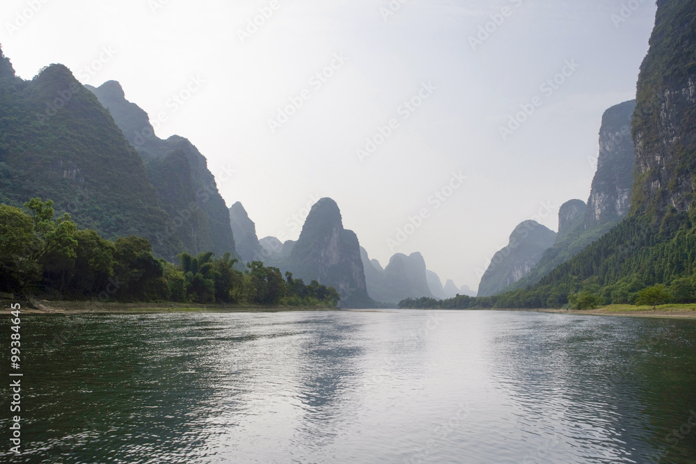 从船上看桂林山