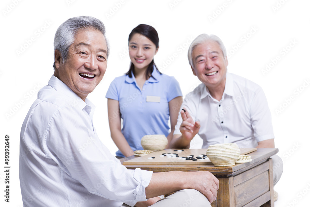 老人在养老院玩围棋