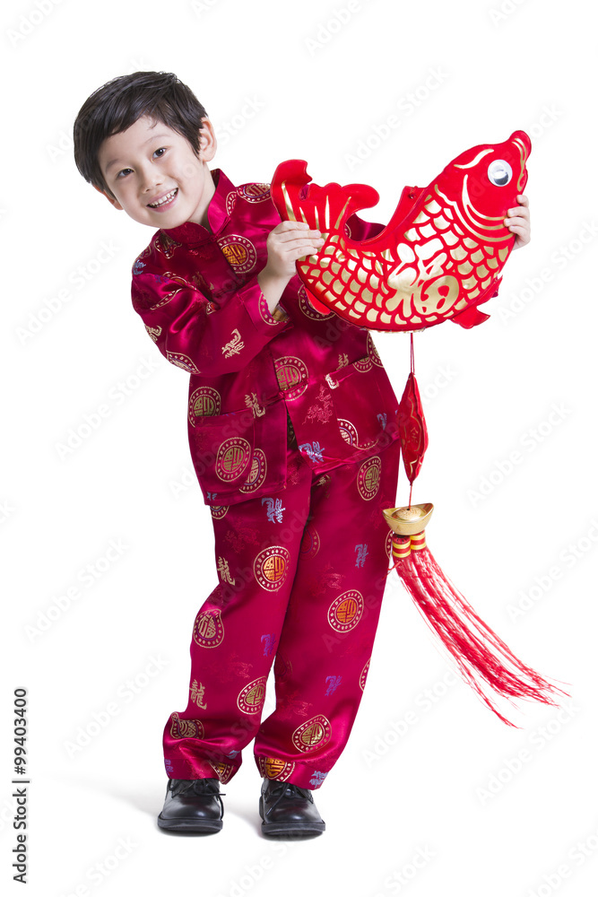 可爱的鲤鱼男孩庆祝中国新年