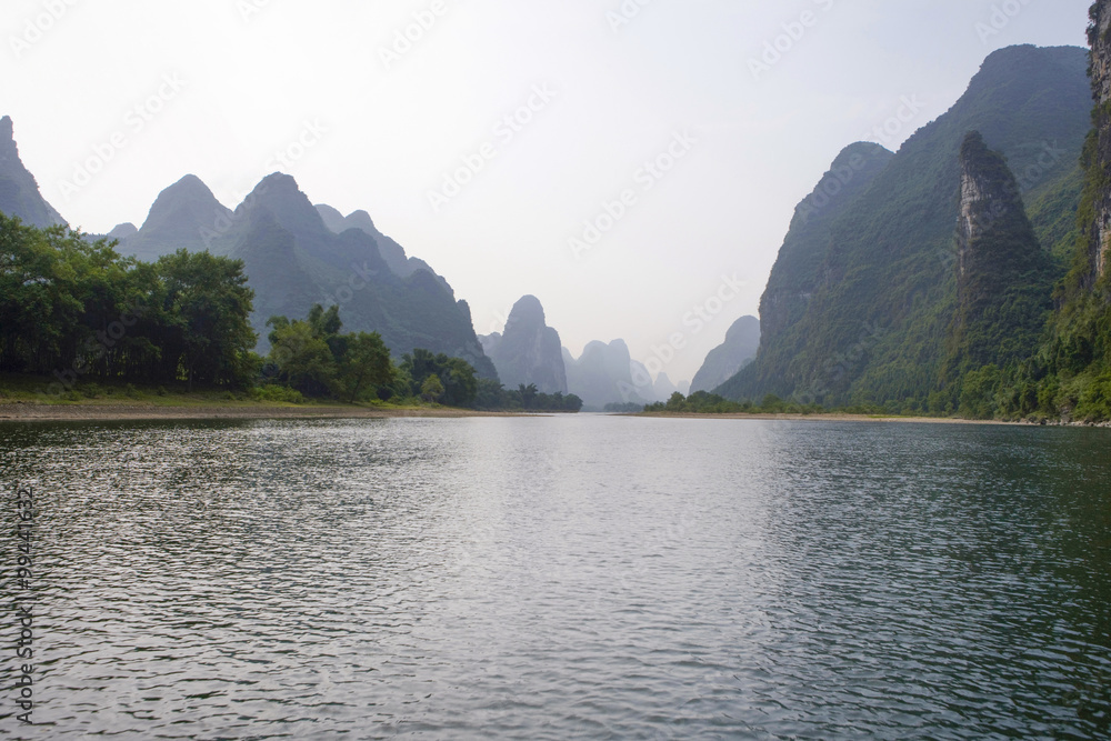 从船上看桂林山