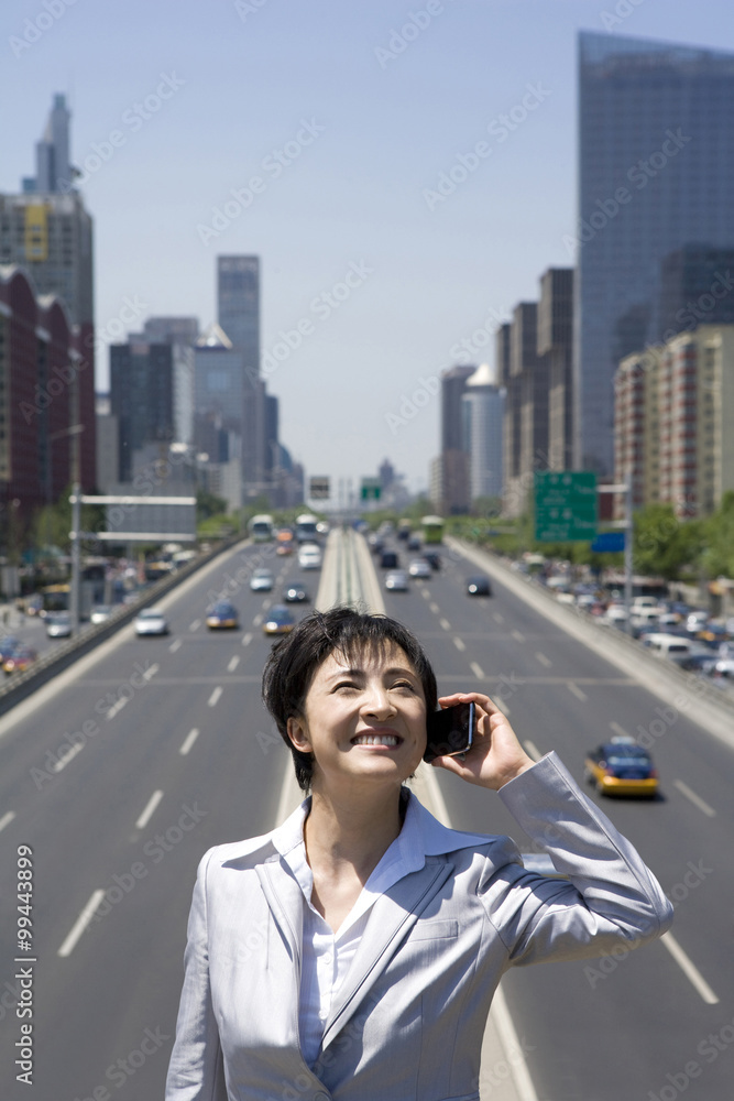 城市场景中的女商人