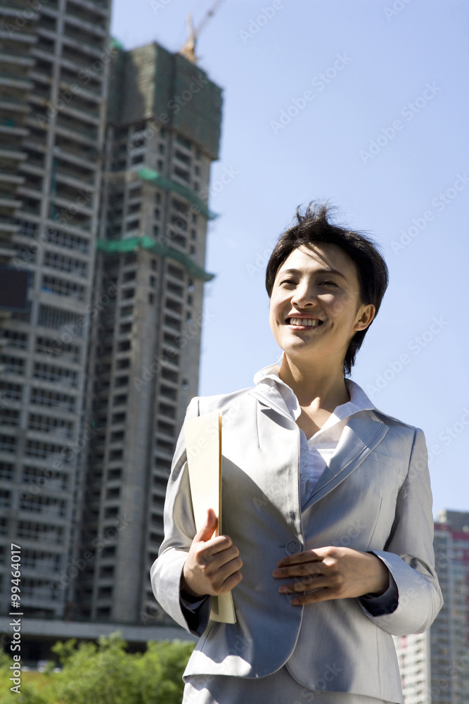 Businesswoman in front of a building under construction