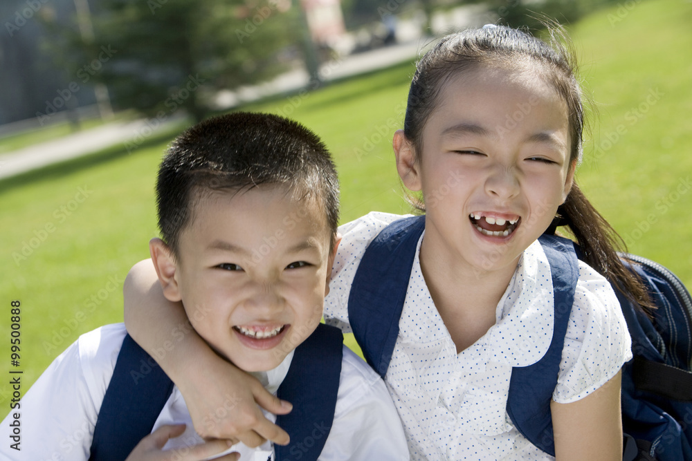 公园里的小学生