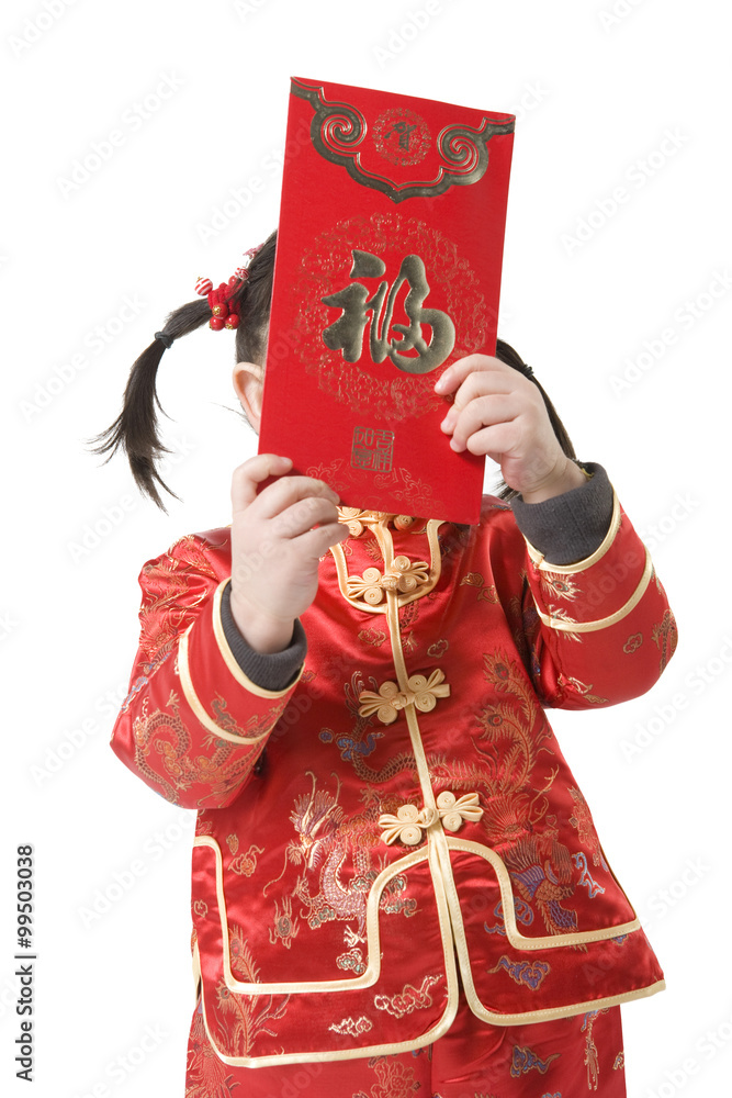 年轻女孩拿着中国新年红包