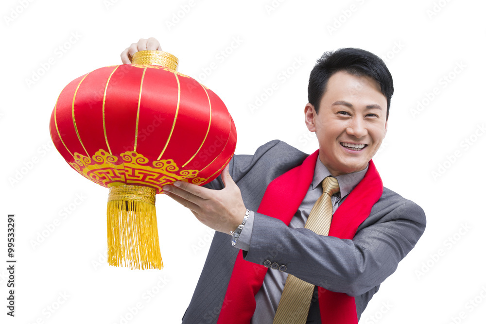 快乐商人提着红灯笼庆祝中国新年