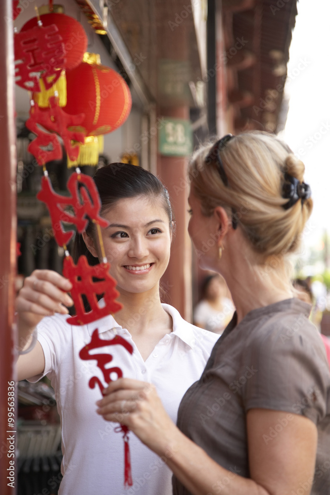 一名游客到访上海